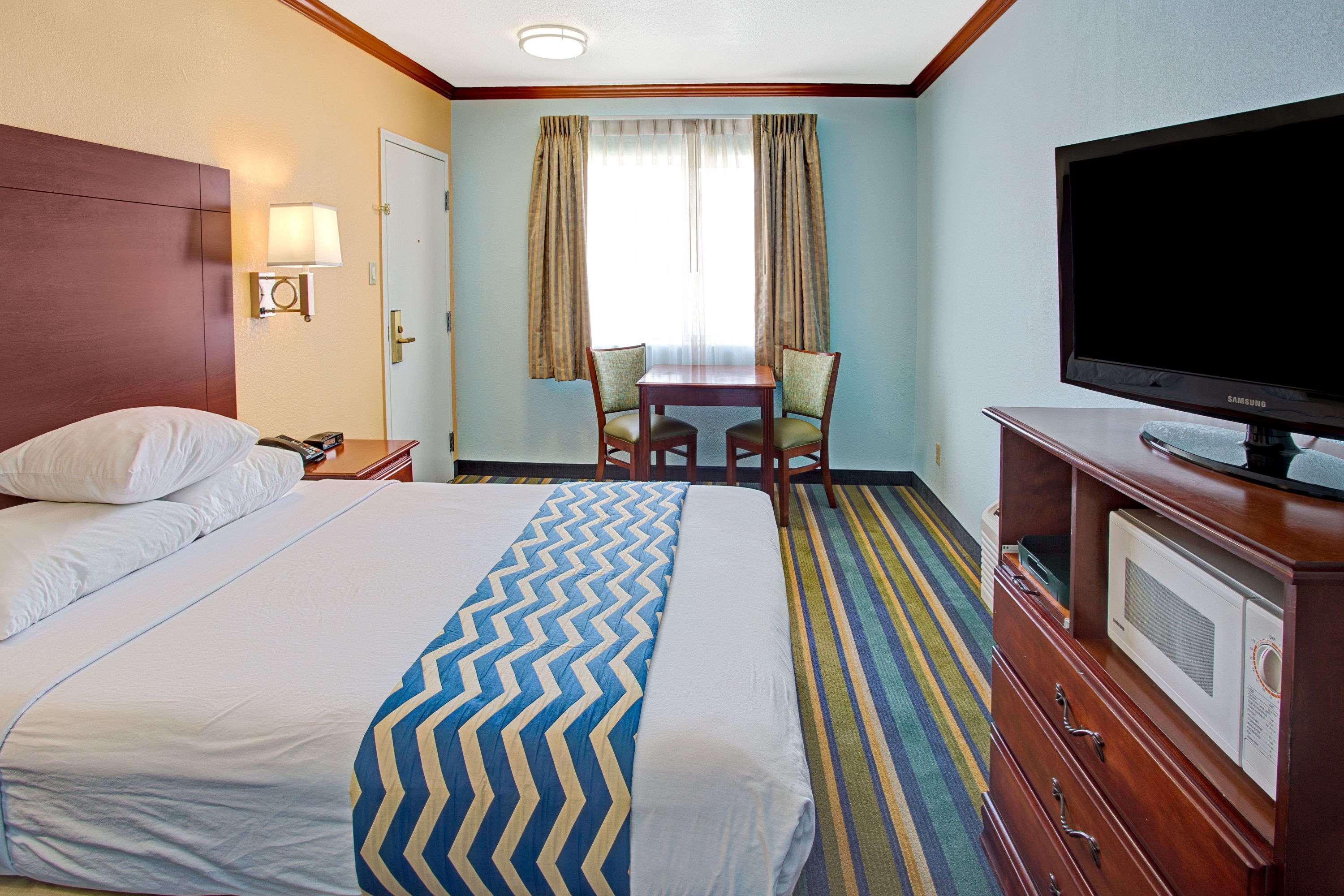 Travelodge By Wyndham Hotel 2*